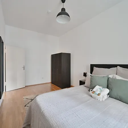 Goodliving Mit Netflix Buero Und Parkplatz